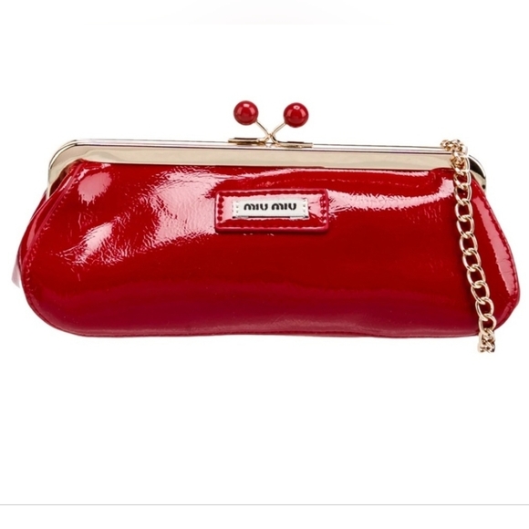 Kiss Lock Cherry Red Novelty Bag With Crossbody Chain - Picture 8 of 9